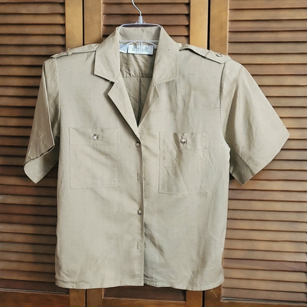 Ladies size 6 short sleeve linen shirt